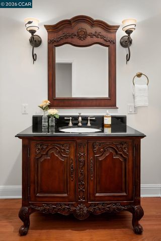 128 Oak Rd, Orinda, CA 94563