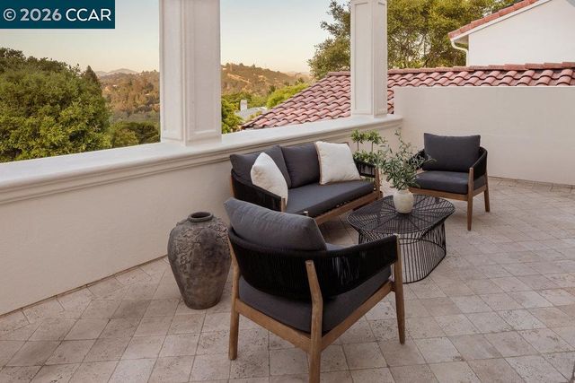 128 Oak Rd, Orinda, CA 94563