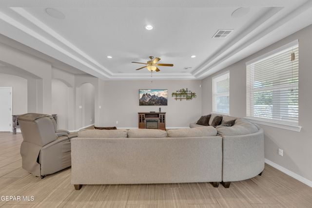 525 VALLEY PLUM Avenue, El Paso, TX 79932