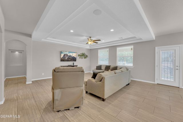 525 VALLEY PLUM Avenue, El Paso, TX 79932