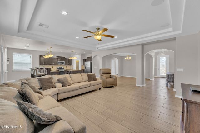 525 VALLEY PLUM Avenue, El Paso, TX 79932