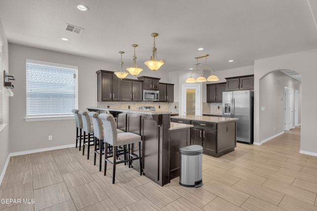 525 VALLEY PLUM Avenue, El Paso, TX 79932
