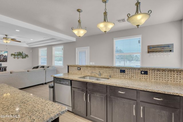 525 VALLEY PLUM Avenue, El Paso, TX 79932