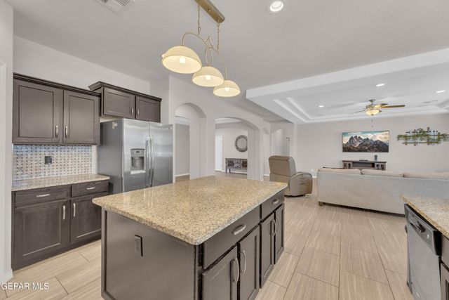525 VALLEY PLUM Avenue, El Paso, TX 79932