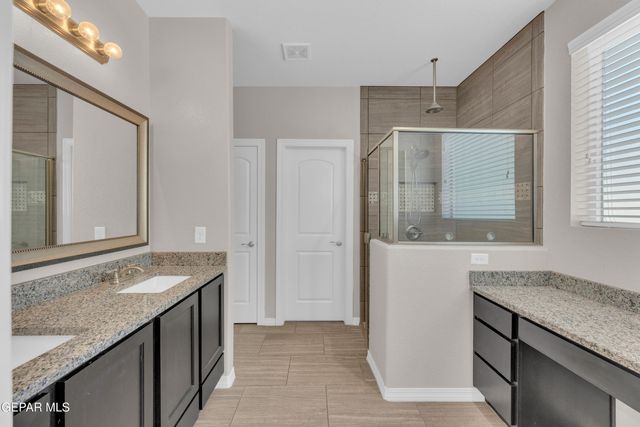 525 VALLEY PLUM Avenue, El Paso, TX 79932