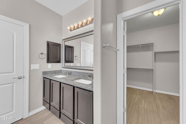 525 VALLEY PLUM Avenue, El Paso, TX 79932