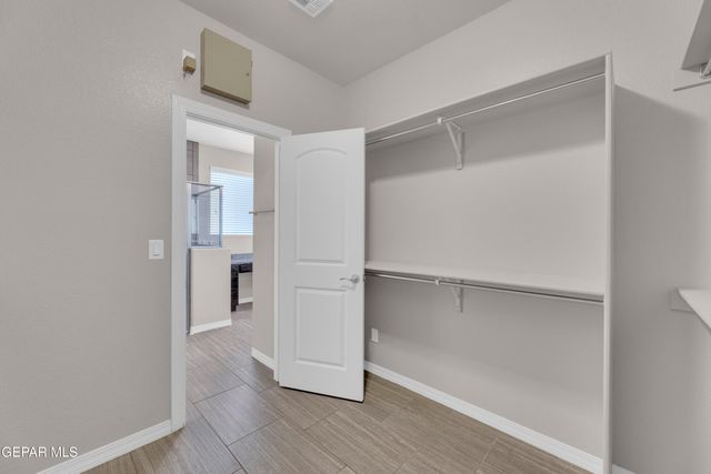 525 VALLEY PLUM Avenue, El Paso, TX 79932