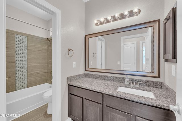 525 VALLEY PLUM Avenue, El Paso, TX 79932