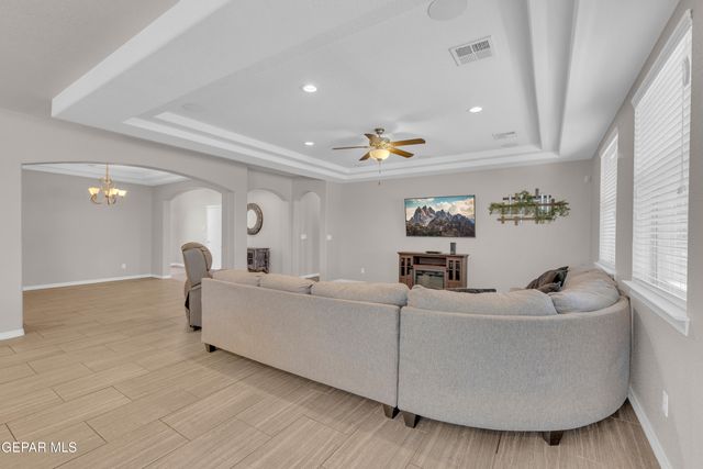 525 VALLEY PLUM Avenue, El Paso, TX 79932