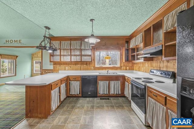 28 OUT OF BOUNDS RD, Palmyra, VA 22963