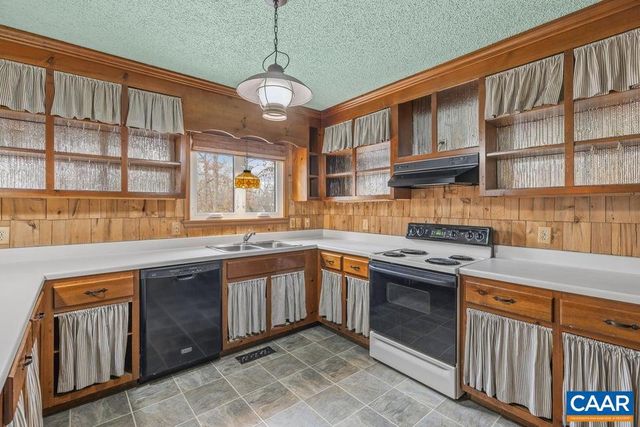 28 OUT OF BOUNDS RD, Palmyra, VA 22963