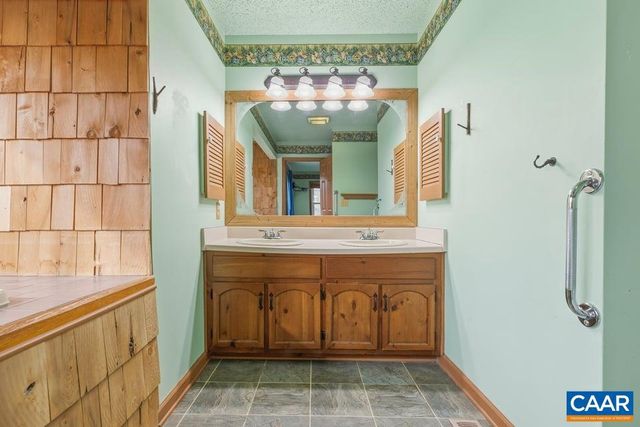 28 OUT OF BOUNDS RD, Palmyra, VA 22963