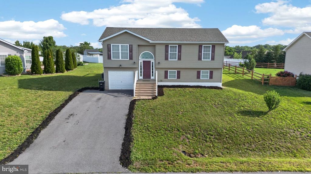 481 IVES ST, Martinsburg, WV 25405