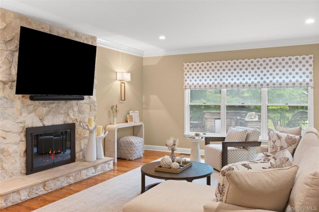 56 Sage Hollow Court, Dix Hills, NY 11746