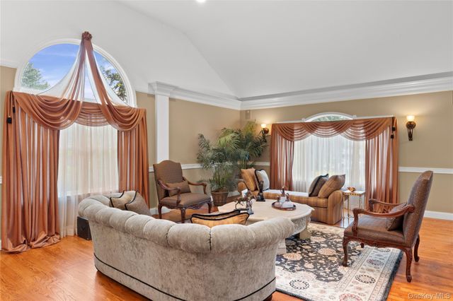 56 Sage Hollow Court, Dix Hills, NY 11746