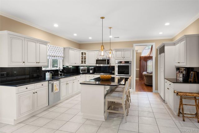 56 Sage Hollow Court, Dix Hills, NY 11746