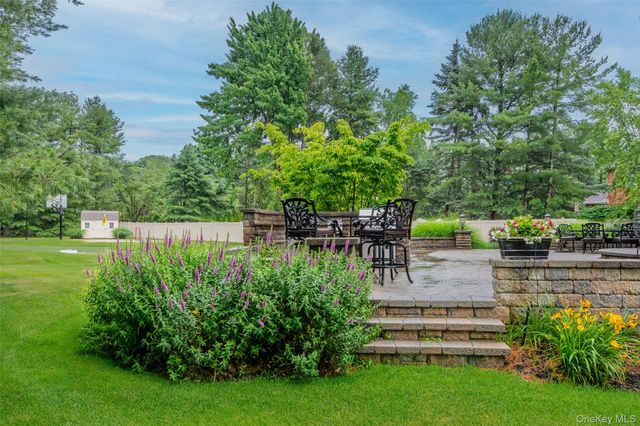 56 Sage Hollow Court, Dix Hills, NY 11746