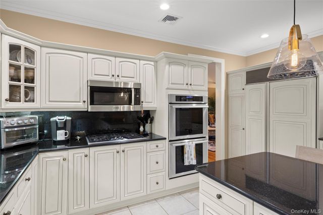 56 Sage Hollow Court, Dix Hills, NY 11746