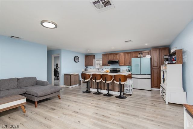 330 Sir Richard East Drive, Las Vegas, NV 89110