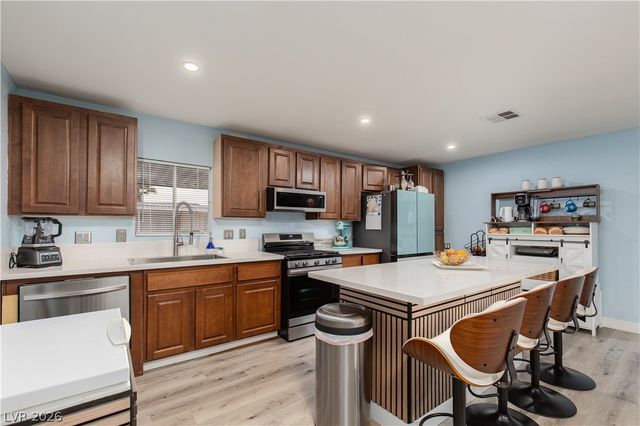 330 Sir Richard East Drive, Las Vegas, NV 89110