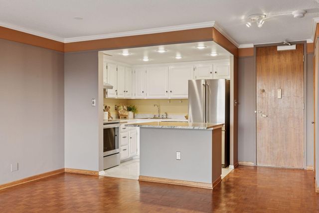 400 Groveland Avenue 708, Minneapolis, MN 55403