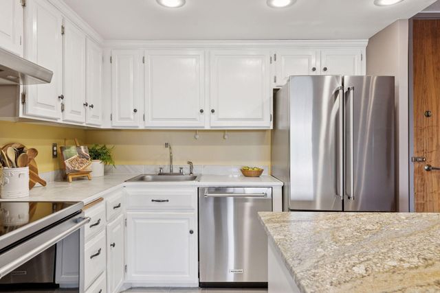 400 Groveland Avenue 708, Minneapolis, MN 55403