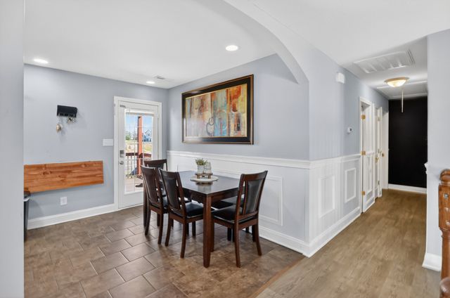 1049 Charles Thomas Dr, Clarksville, TN 37042