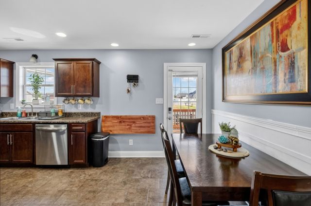 1049 Charles Thomas Dr, Clarksville, TN 37042