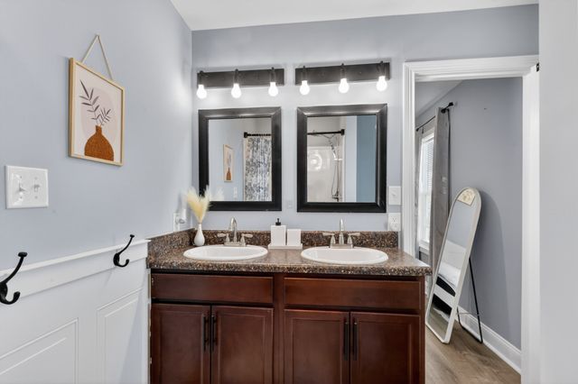 1049 Charles Thomas Dr, Clarksville, TN 37042