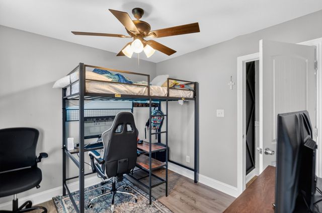 1049 Charles Thomas Dr, Clarksville, TN 37042