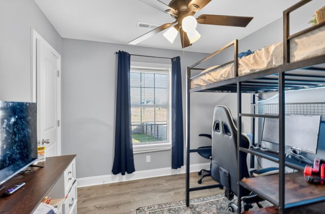 1049 Charles Thomas Dr, Clarksville, TN 37042