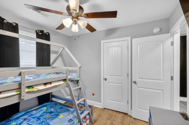 1049 Charles Thomas Dr, Clarksville, TN 37042