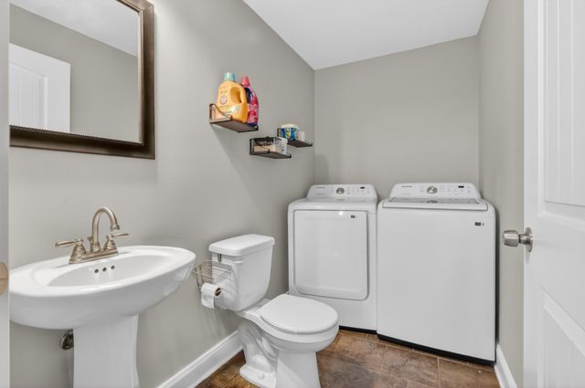 1049 Charles Thomas Dr, Clarksville, TN 37042