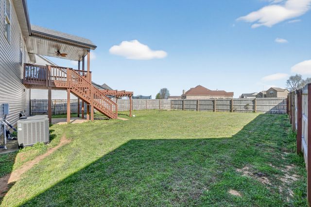 1049 Charles Thomas Dr, Clarksville, TN 37042