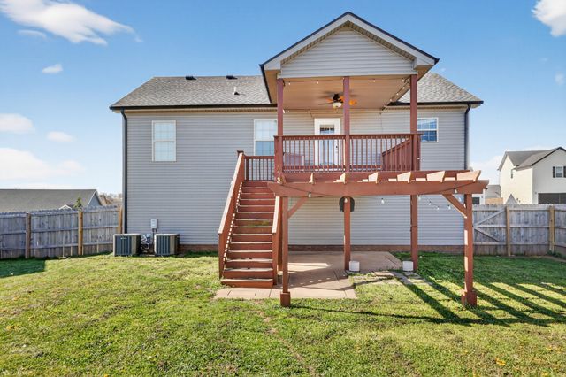 1049 Charles Thomas Dr, Clarksville, TN 37042