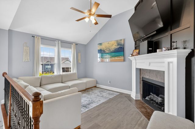 1049 Charles Thomas Dr, Clarksville, TN 37042