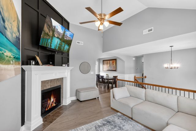 1049 Charles Thomas Dr, Clarksville, TN 37042