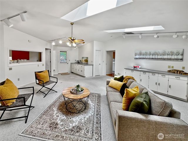 2402 36th Avenue NE, Olympia, WA 98506