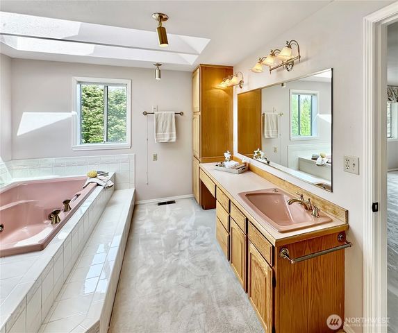 2402 36th Avenue NE, Olympia, WA 98506