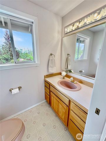 2402 36th Avenue NE, Olympia, WA 98506
