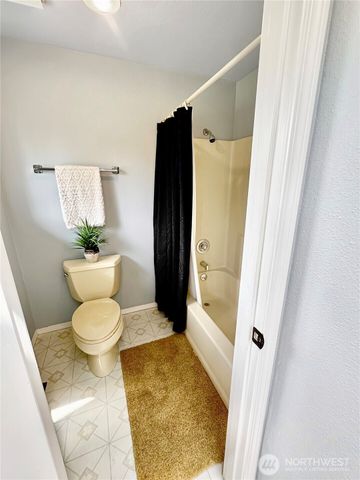 2402 36th Avenue NE, Olympia, WA 98506