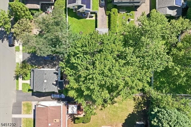 30 Genevieve Ave, Hawthorne Boro, NJ 07506