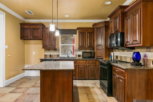 1314 Lake Pointe Ave, Zachary, LA 70791