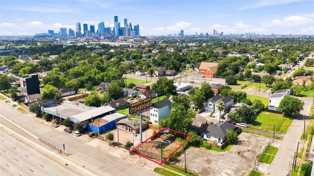 2217 Eastex Freeway, Houston, TX 77026