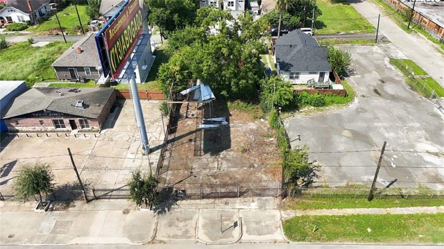2217 Eastex Freeway, Houston, TX 77026