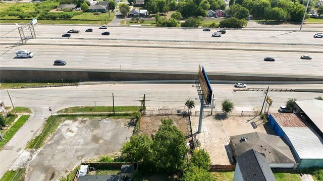 2217 Eastex Freeway, Houston, TX 77026