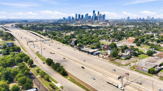 2217 Eastex Freeway, Houston, TX 77026