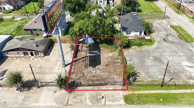 2217 Eastex Freeway, Houston, TX 77026