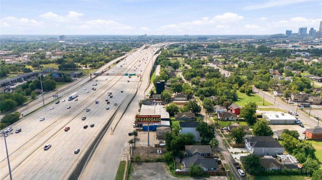 2217 Eastex Freeway, Houston, TX 77026
