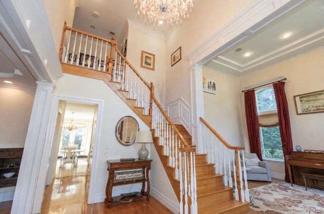 23 FOX HUNT Lane, Great Neck, NY 11020